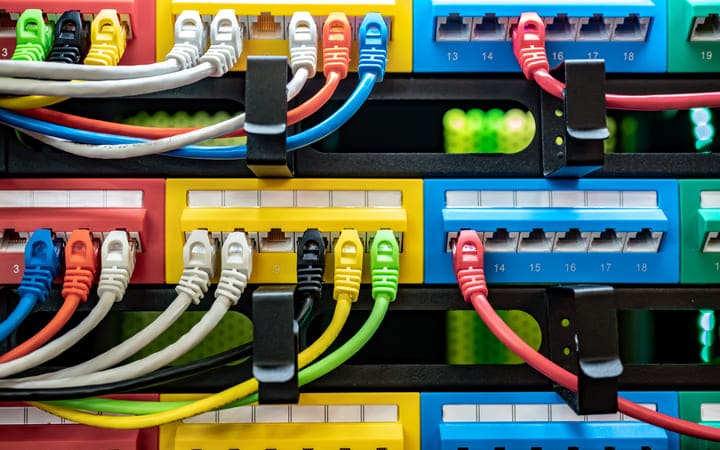 Farblich unterschiedliche Kabel Farblich unterschiedliche Kabel